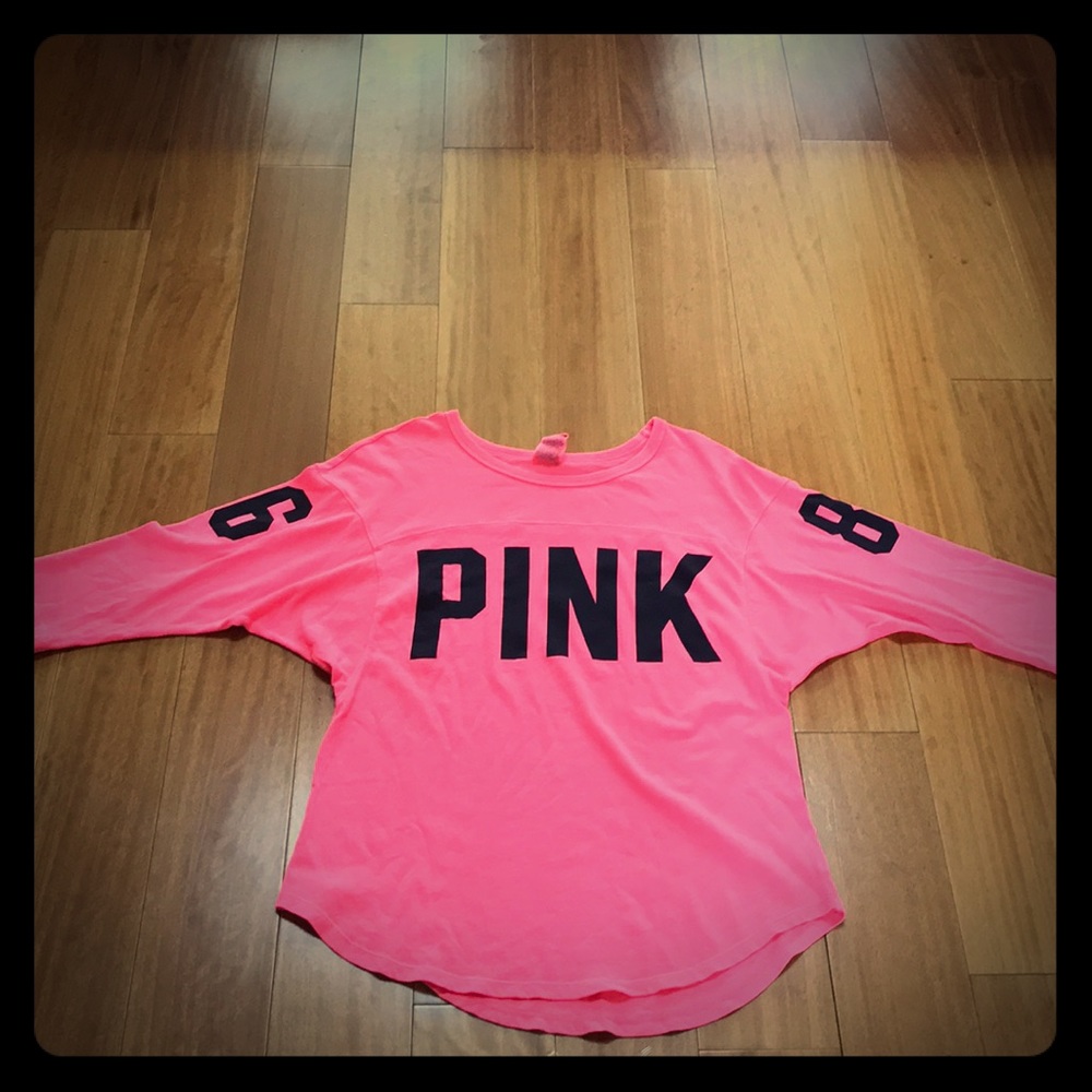 NWT PINK three-quarter sleeve shirt.